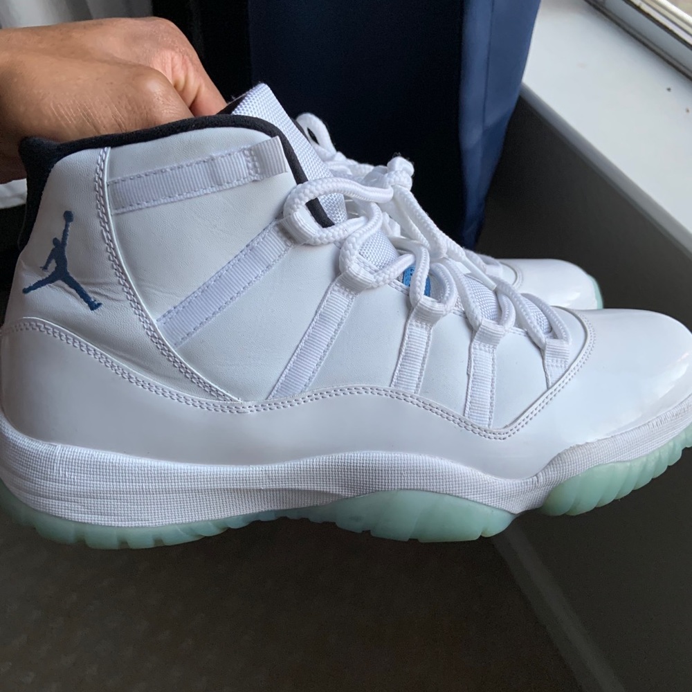 Air Jordan 11 Legend Blue